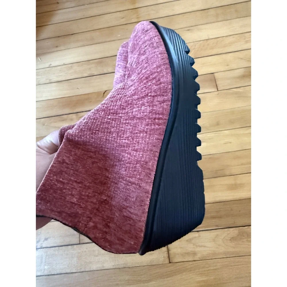Bernie Mev velvet wedge bootie sally slip‎ on in red